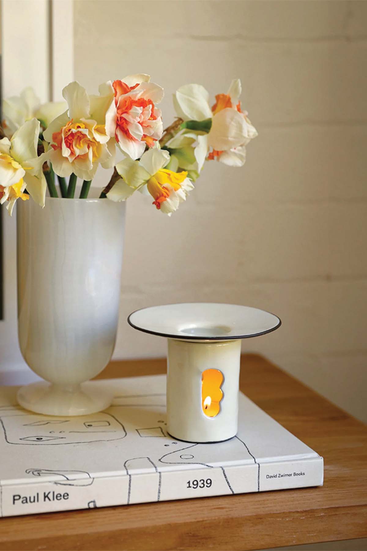 Black Blaze - Lumière Oil Burner in Ivory - Marz DesignsMarz Designs