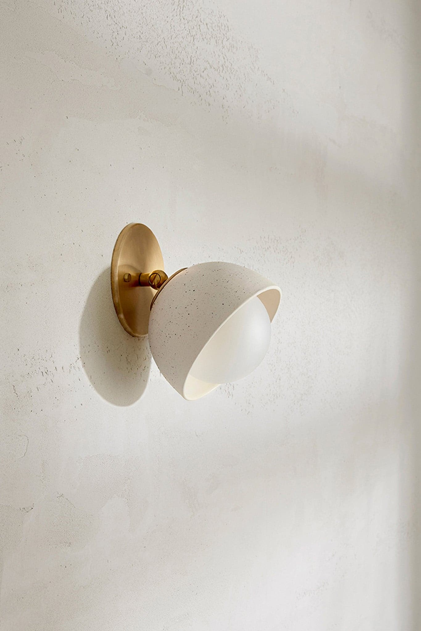 Marz Designs Terra 0 Short Articulating Surface Sconce in Vanilla Bean/Brass