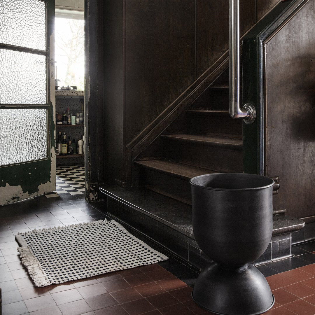 Ferm - Hourglass Pot - Medium - Black/D. GreyFermFerm - Marz DesignsFerm Living