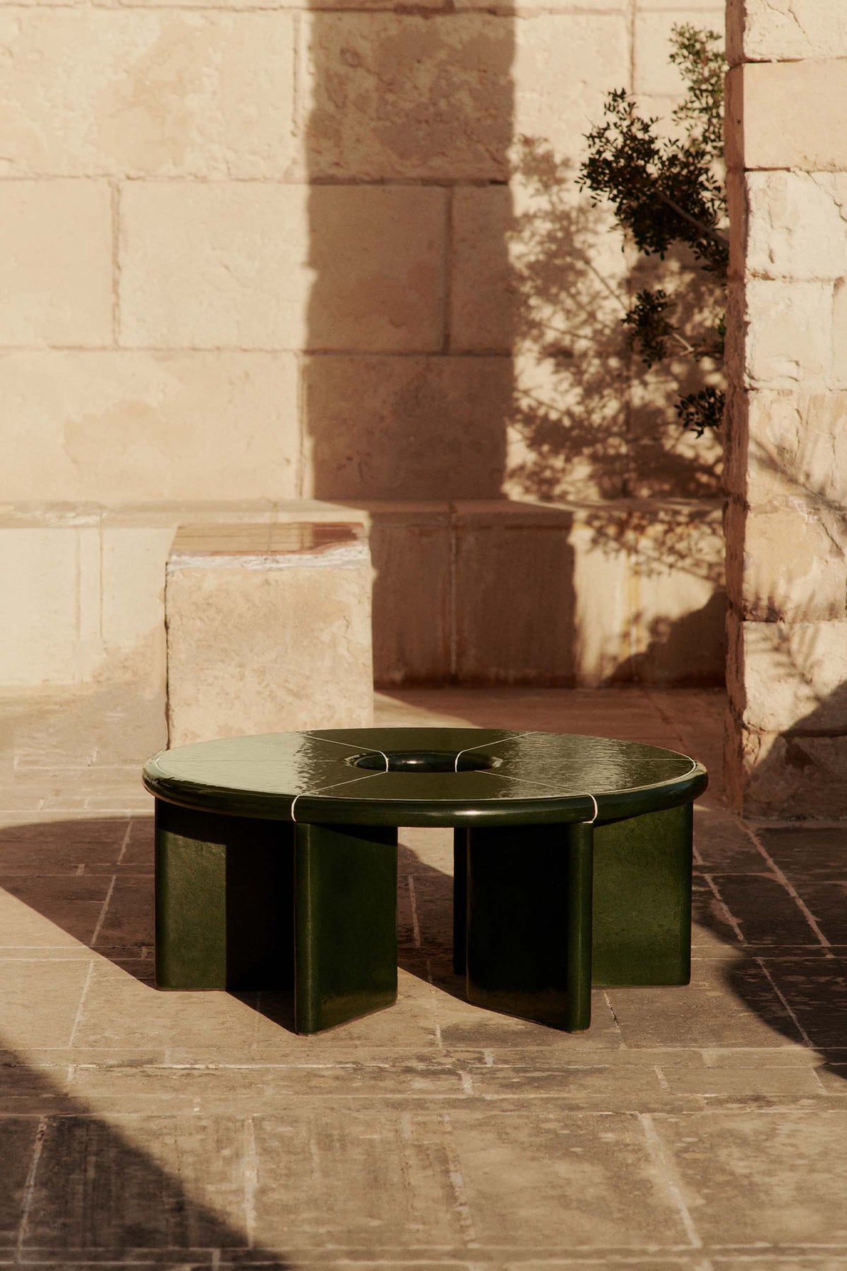 Ferm Living Deya Coffee Table - Dia 80 - Dark Green - Marz Designs - Ferm Living - Ferm Living Deya Coffee Table - Dia 80 - Dark Green