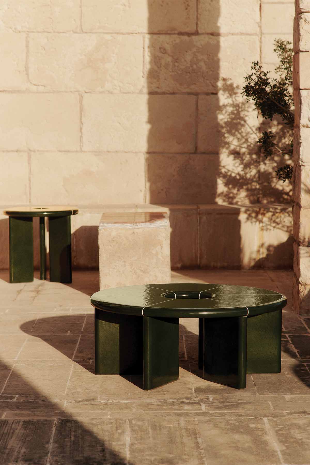 Ferm Living Deya Coffee Table - Dia 80 - Dark Green - Marz Designs - Ferm Living - Ferm Living Deya Coffee Table - Dia 80 - Dark Green