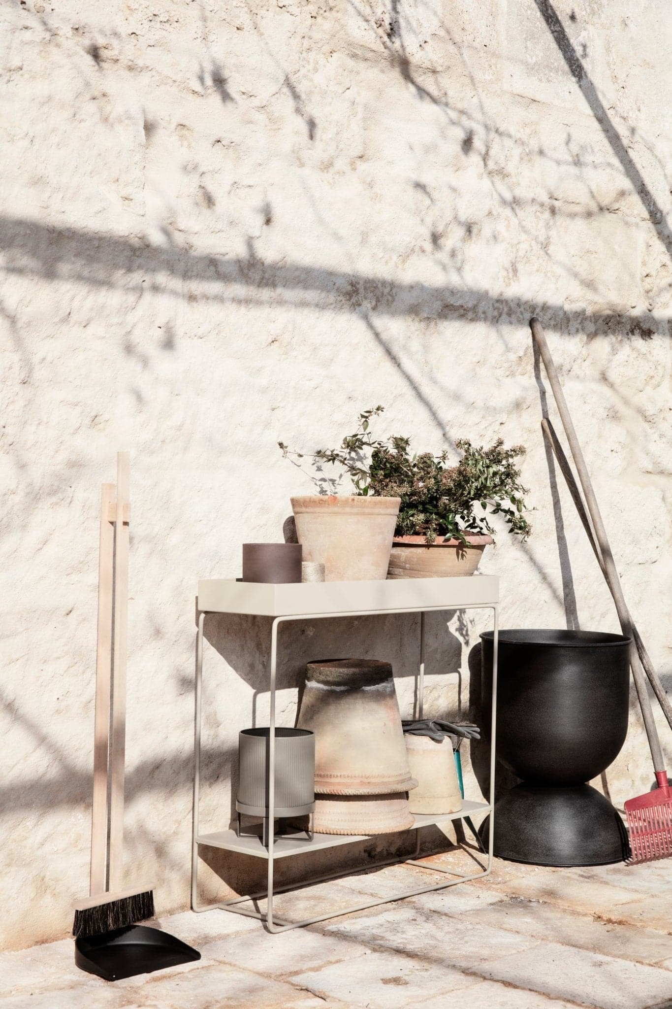 Ferm Living Hourglass Pot - Medium - Black - Marz Designs - Ferm Living -