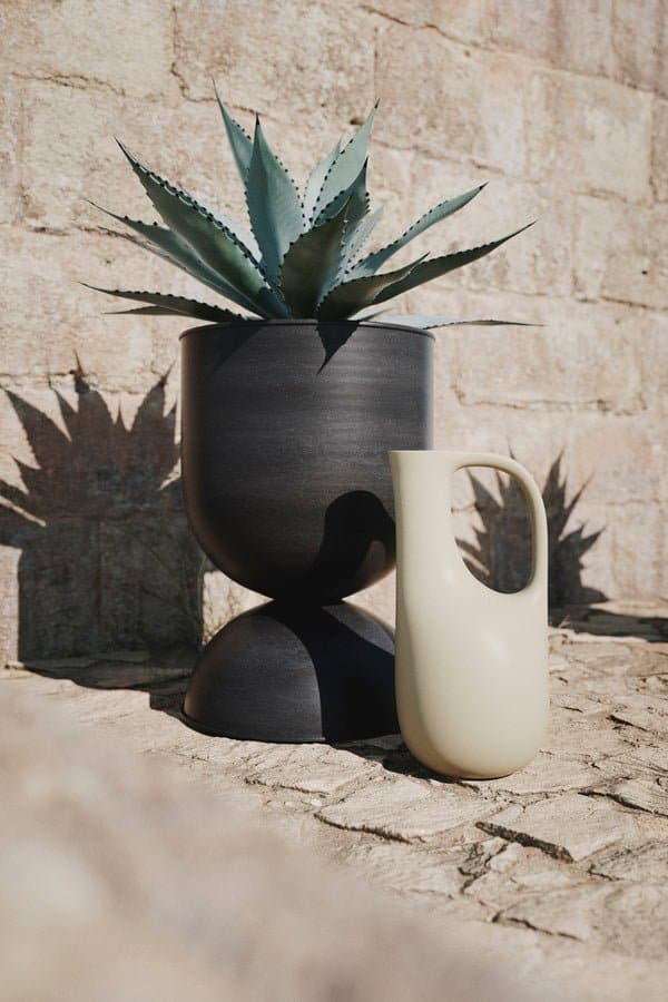 Ferm Living Hourglass Pot - Medium - Black - Marz Designs - Ferm Living -