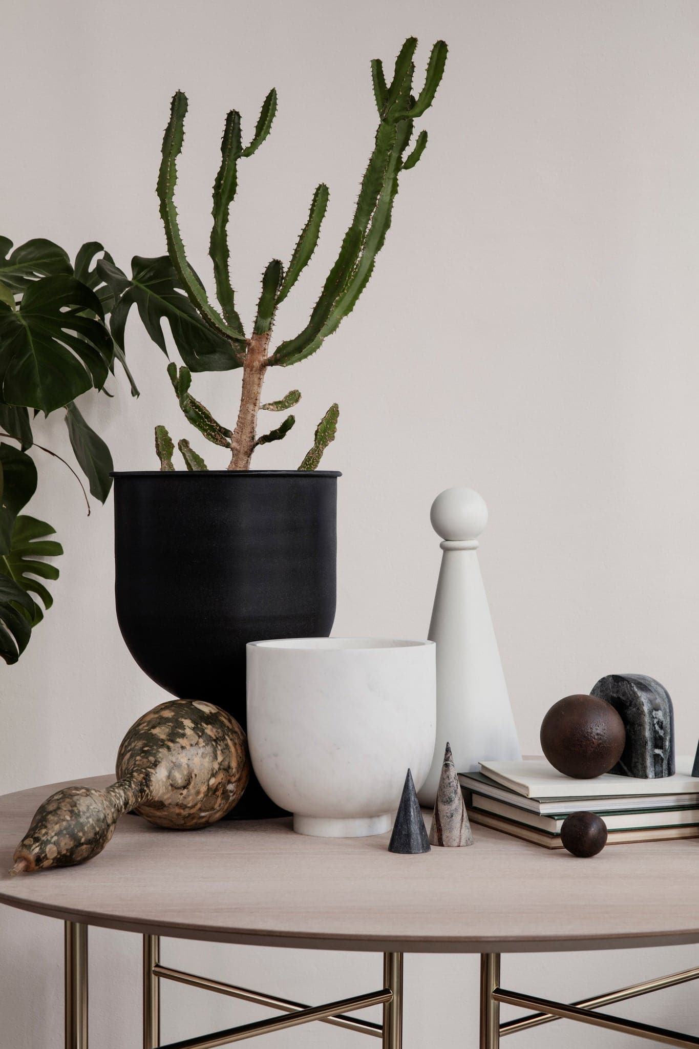 Ferm Living Hourglass Pot - Small - Black - Marz Designs - Ferm Living -